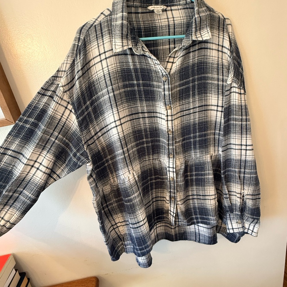 American Eagle Outfitters Navy & white Plaid High- Low Oversized button Shirt - Picture 3 of 6